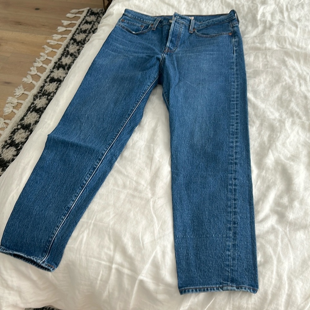 LEVI'S MID WASH WEDGIE JEANS, SIZE 29